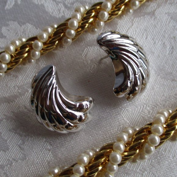 AUTHENTIC GENUINE STERLING SILVER SEA-SHELL PIECERED EARRINGS – NWOT - VINTAGE - Picture 1 of 16